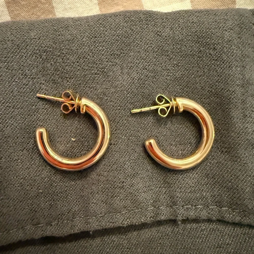EF Collection Sasha Hoop Earrings. 14k gold hoop earrings. - Picture 6 of 6